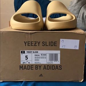 Yeezy Slide (Bone)